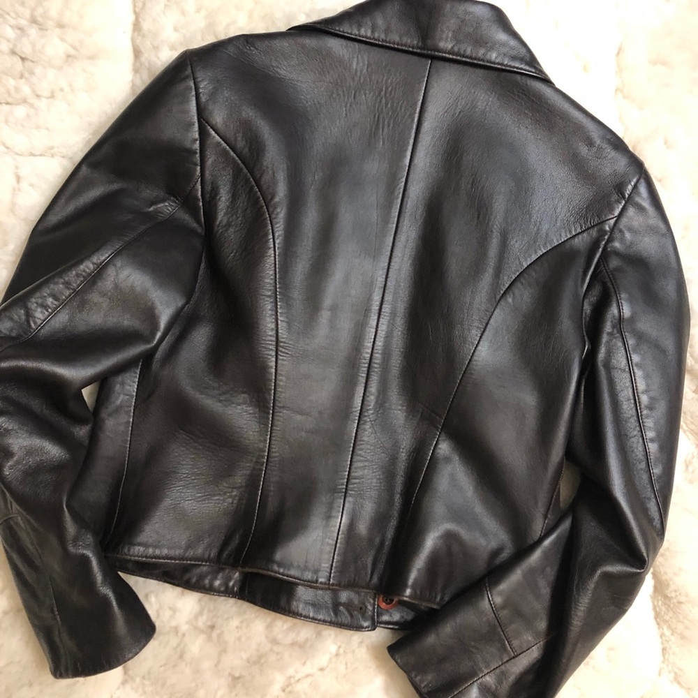 Leather jacket with removable brown fur collar - Picture 4 of 12